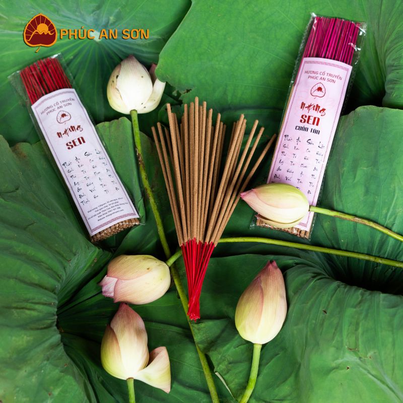 Kính Phục Sự Linh Thiêng với Nhang Sen thắp ban thờ Gia Tiên và ban thờ Thần Linh
